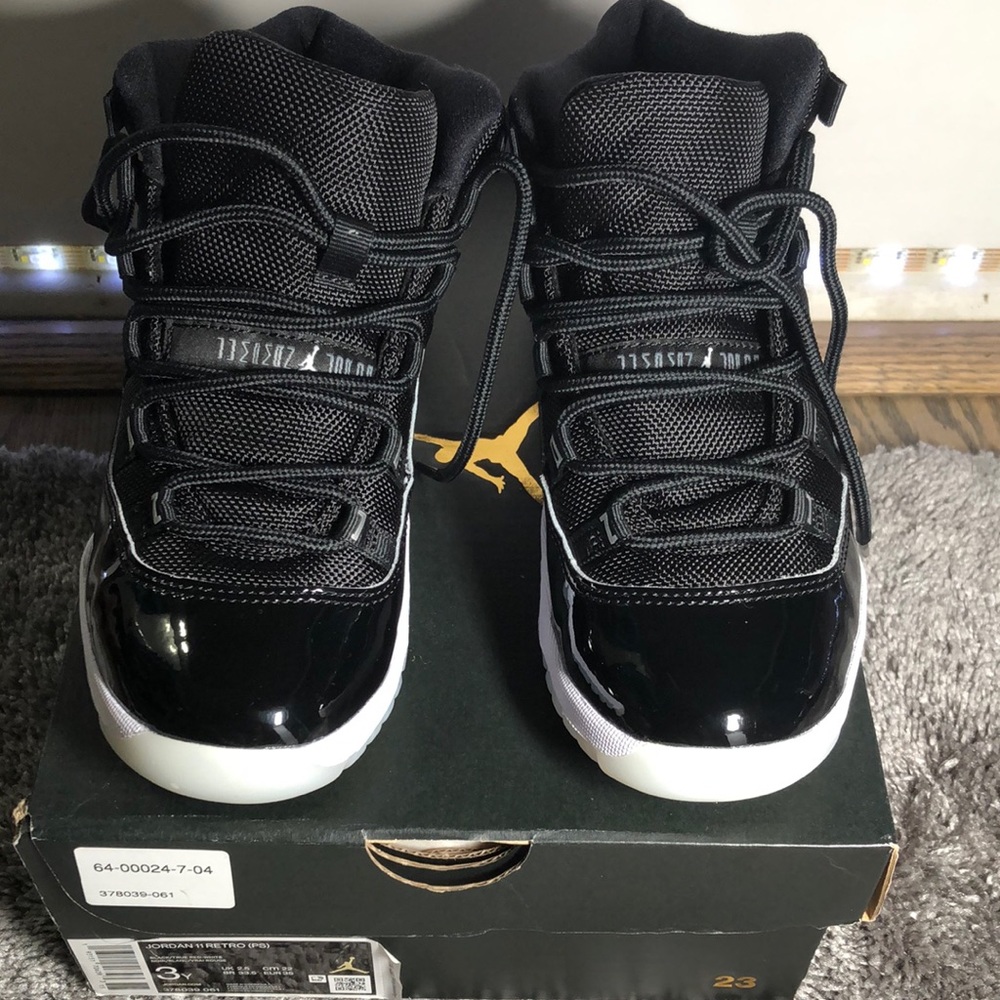 Air Jordan 11 Retro (PS) sneaker size 3 Y Black / White